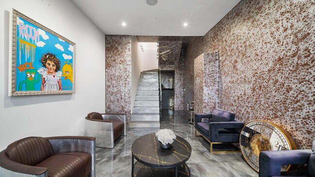 Building Photo - 1623 Viewmont Dr