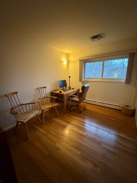 Building Photo - 3452 Quaker Ct