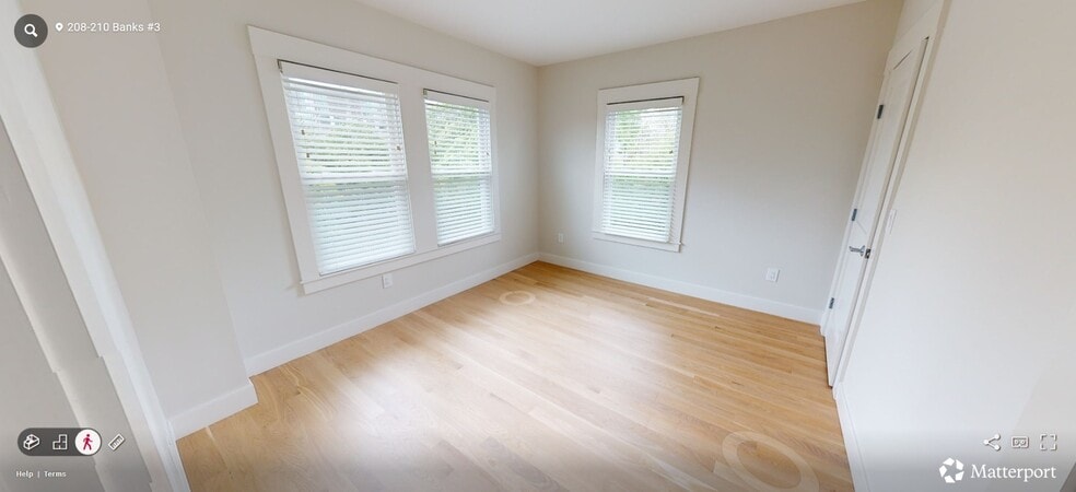 Building Photo - 208 Banks St