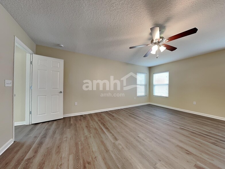 Building Photo - 563 Worcester Ct