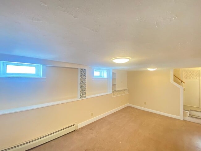 Building Photo - 16 Linwood St