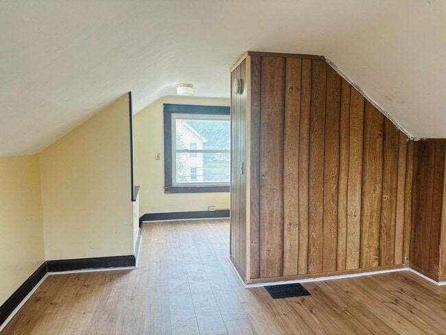 Building Photo - DREAM LOCATION !! LOOKS LIKE PRIVET ROAD !!!