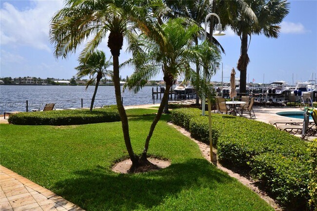 Building Photo - 160 Yacht Club Way