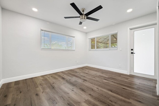 Building Photo - 2298 NE 4th Ave