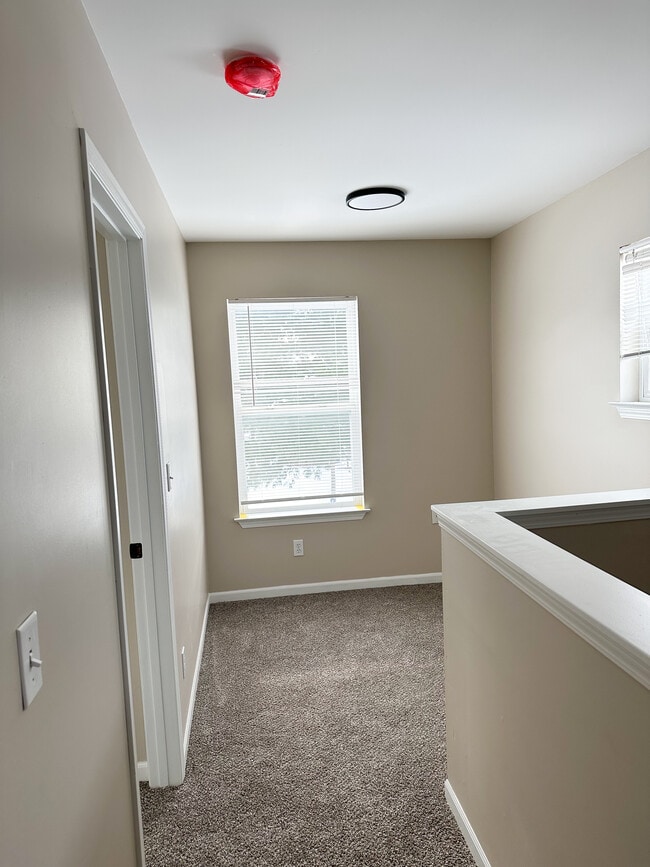 Building Photo - 10 Delta St