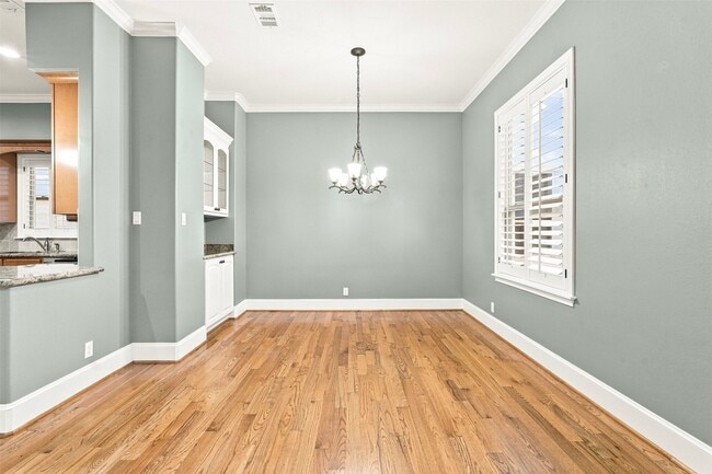 Building Photo - 1714 Ovid St