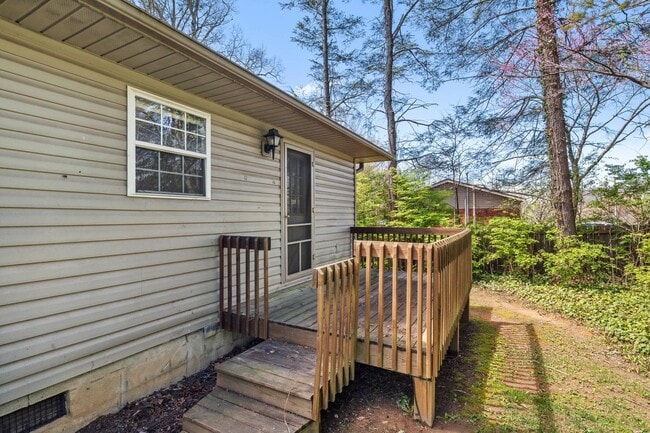 Building Photo - Black Mountain Duplex