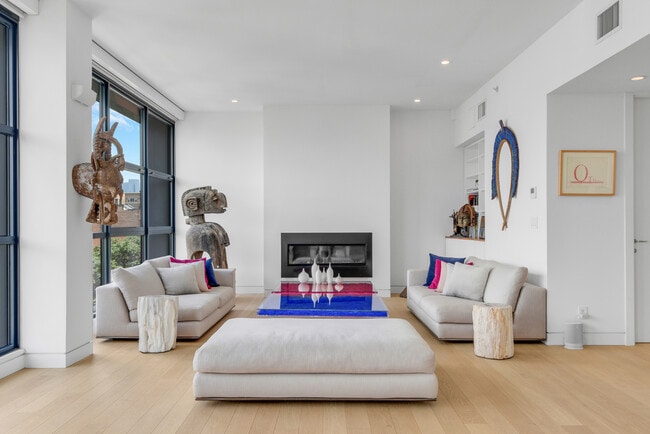 Building Photo - 250 Bowery