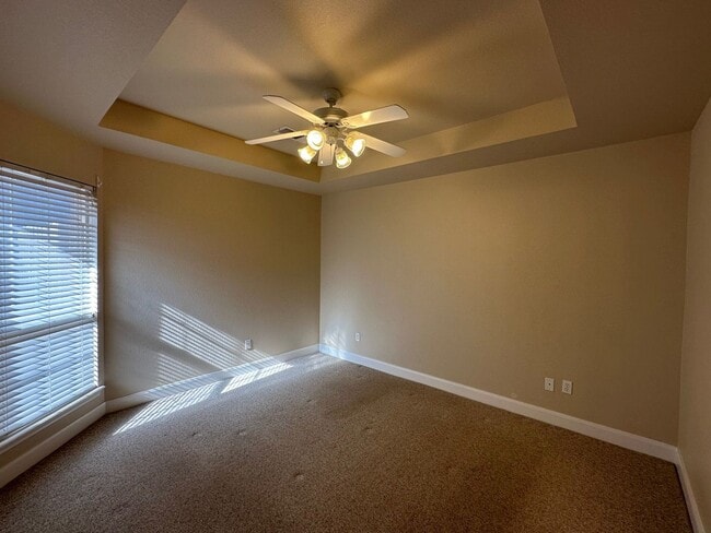 Building Photo - 3200 Hansford Dr