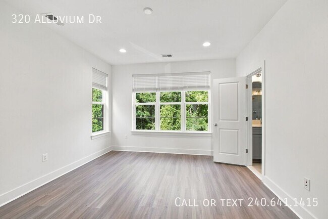 Building Photo - 320 Alluvium Dr