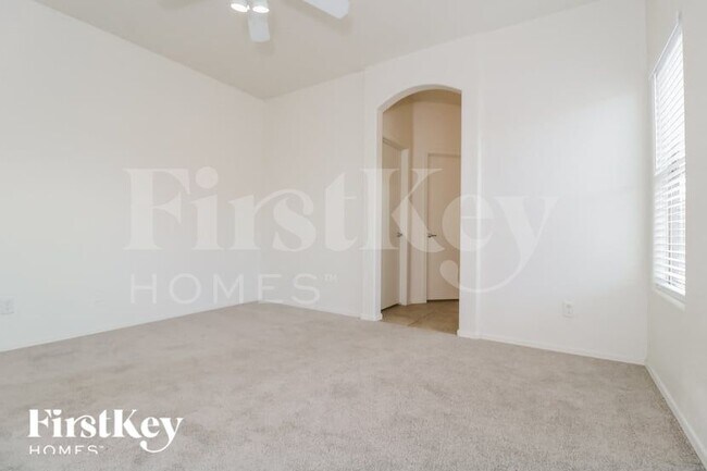 Building Photo - 16860 W Cottonwood St