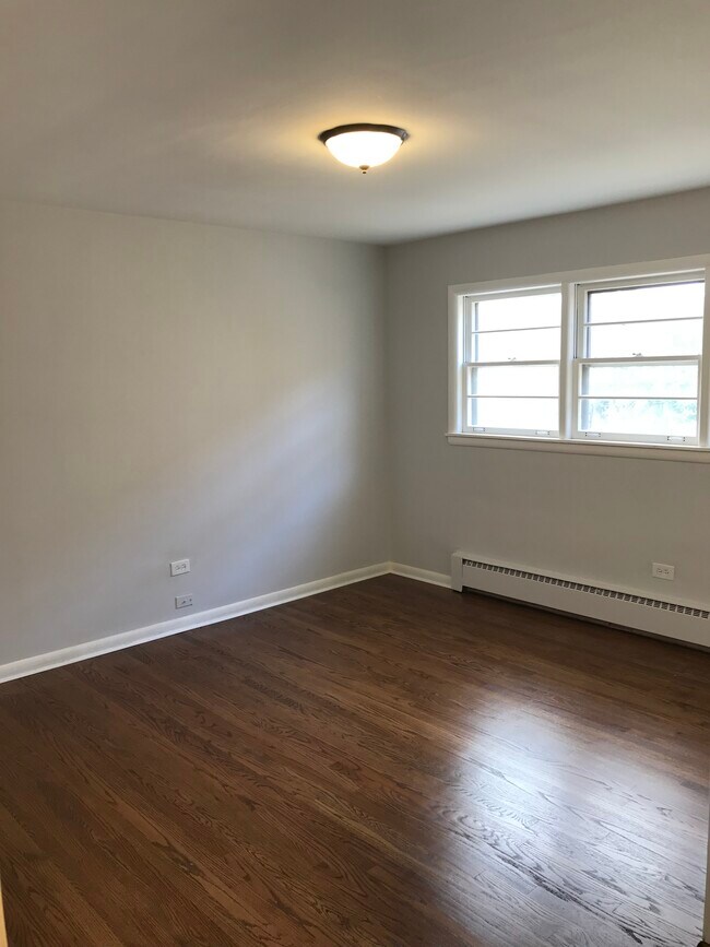 Building Photo - 8022 Oriole Ave