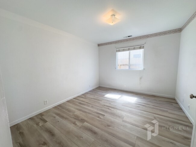 Building Photo - 3 Bedroom, 2 Bath Chico Home!