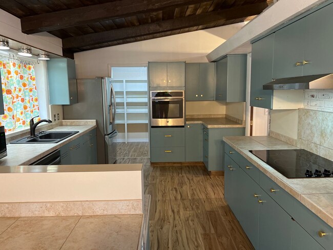 Building Photo - 4 Bedroom 2 bath home near lake Tenkiller ...