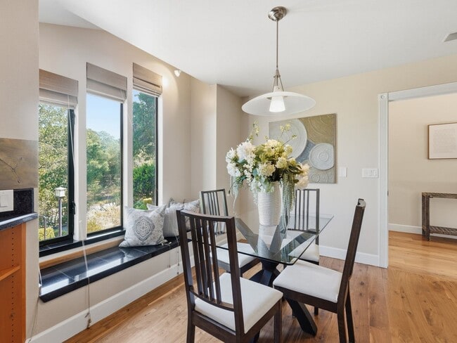 Building Photo - OPEN HOUSE 5/9 & 5/10 1:30-4:30