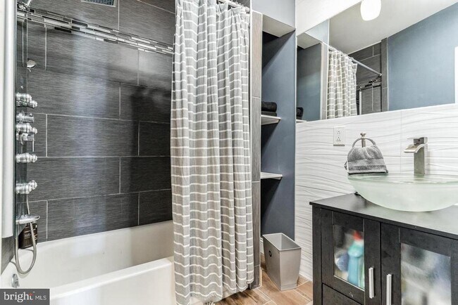 Building Photo - 2653 Jasper St