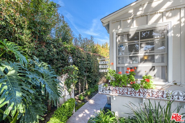 Building Photo - 11421 Burnham St