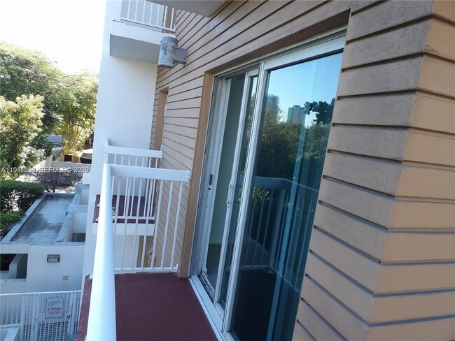 Building Photo - 2740 SW 28th Terrace