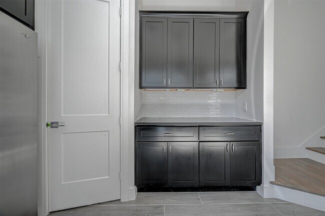 Building Photo - 8930 Spring Knoll Forest Dr
