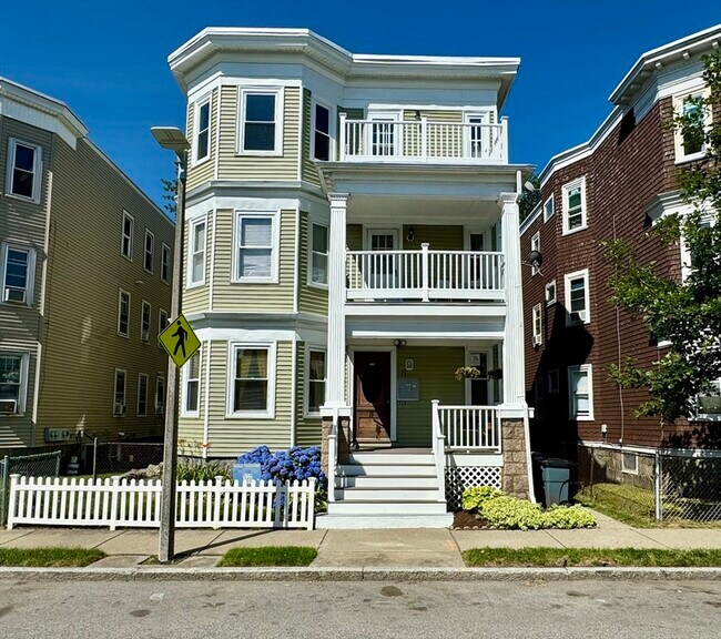 Building Photo - 11 Wainwright St