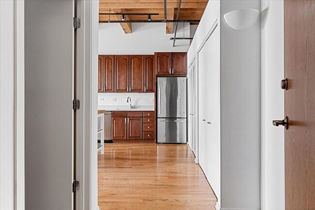 Building Photo - 625 W Jackson Blvd