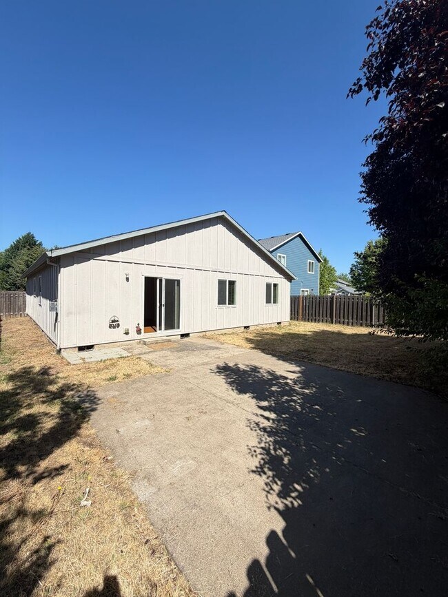 Building Photo - 375 Twister St NE