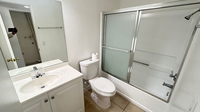 Building Photo - 2Bd Apartment Available For Rent