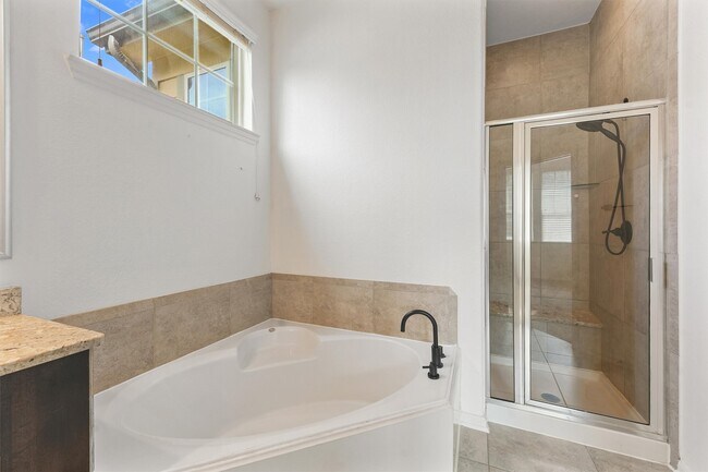 Building Photo - 130 Biltmore Loop