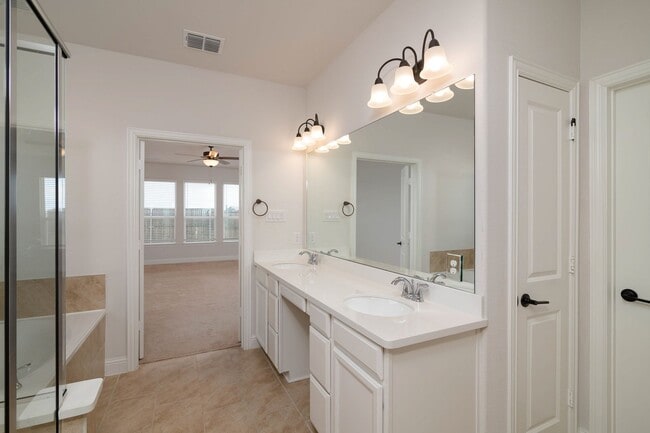 Building Photo - Beautiful 4 Bedroom, 3 Car Garage, Single Story Home in Celina!