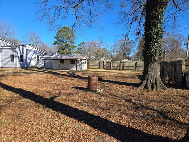 Building Photo - 1711 W 17th St