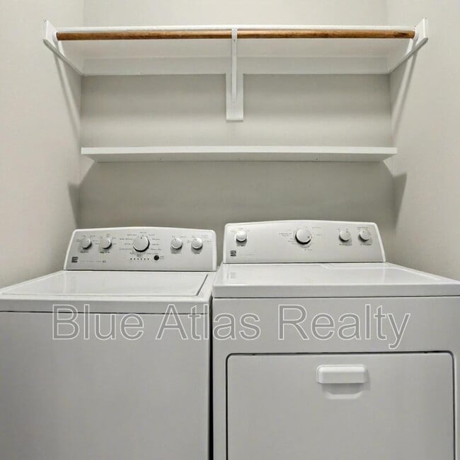 Building Photo - 728 N Plano Rd