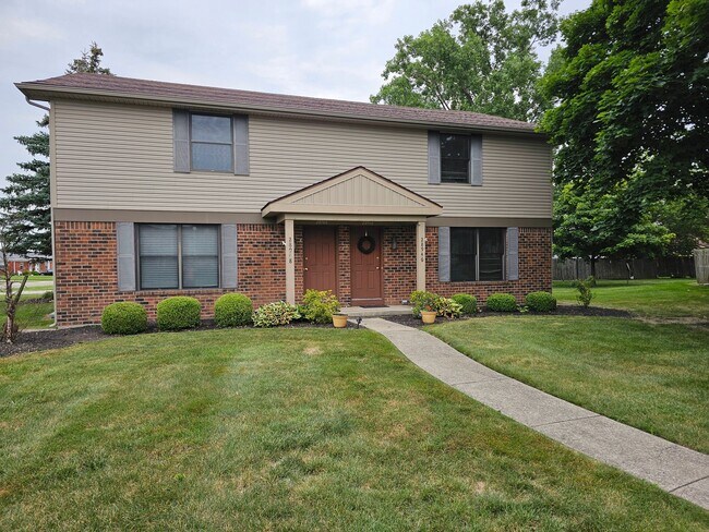 Building Photo - 3 Bedroom Townhouse, Rossford Schools!