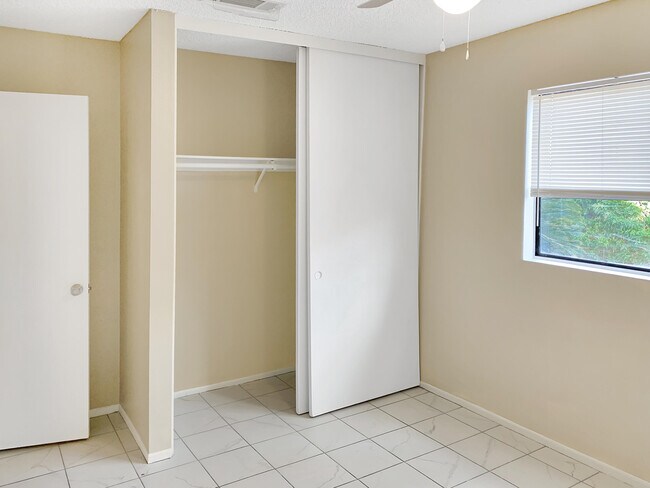 Building Photo - 53666 Avenida Vallejo