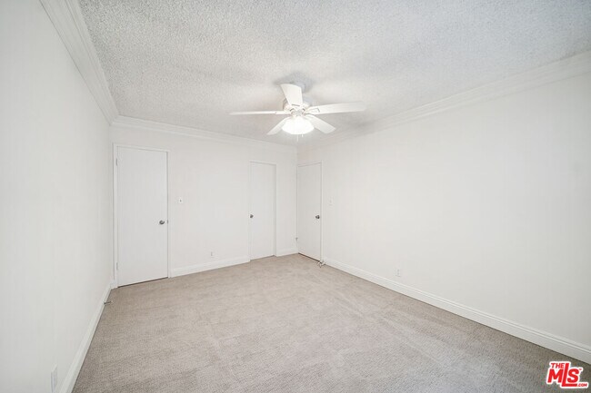 Building Photo - 7548 Hampton Ave