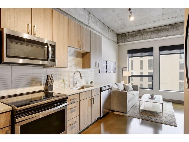 Building Photo - 728 N 3rd St