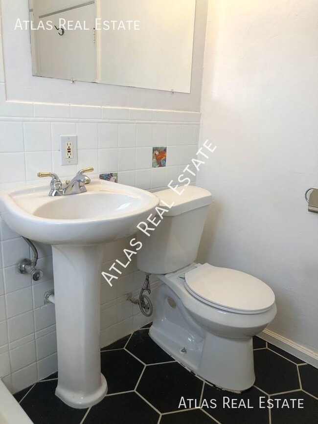 Building Photo - 1001 19th St