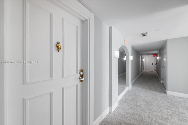 Building Photo - 800 Claughton Island Dr