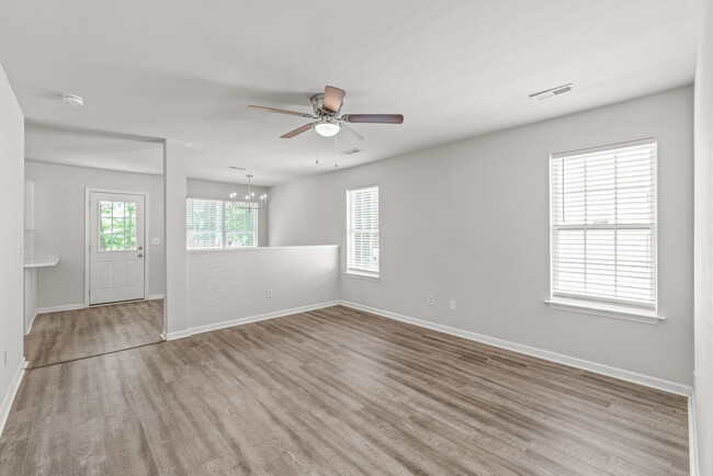 Building Photo - 8818 Sharonbrook Dr