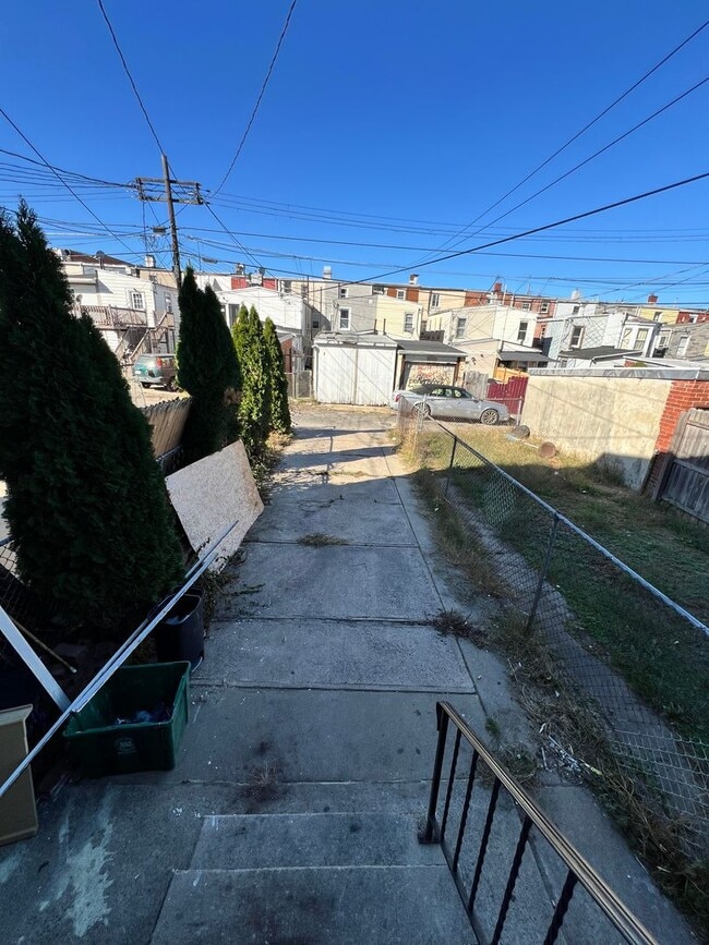 Building Photo - Fully Renovated 3 Bedroom 1 Bath Home Available