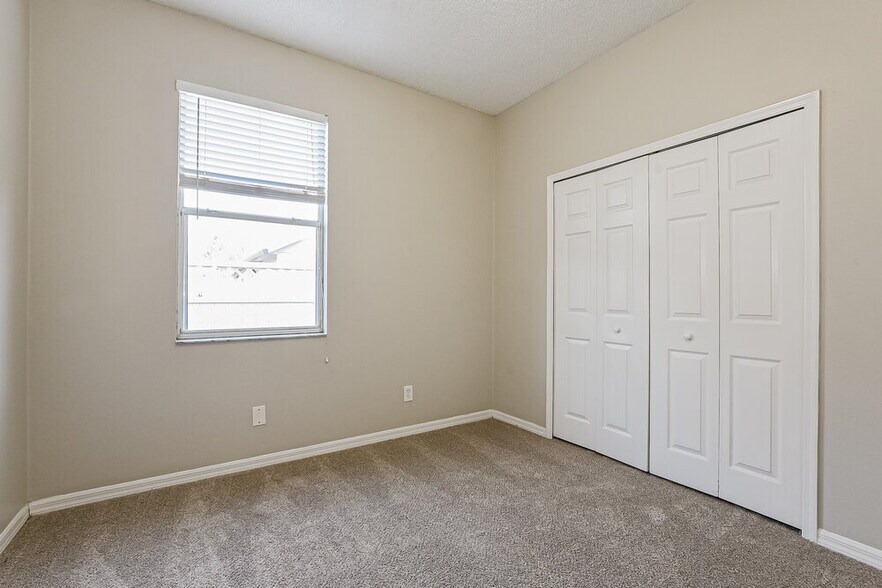 Building Photo - 13761 Meadowpark Ave