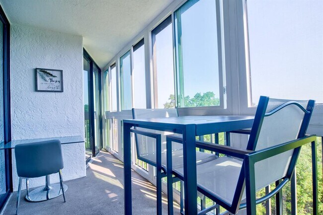 Building Photo - 900 Cove Cay Dr