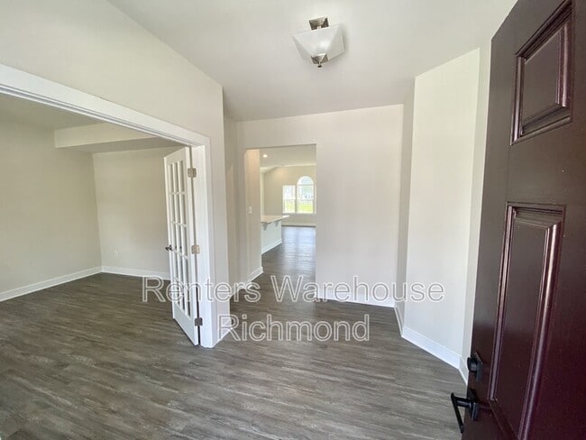 Building Photo - 4701 Mnr Xing Pl.