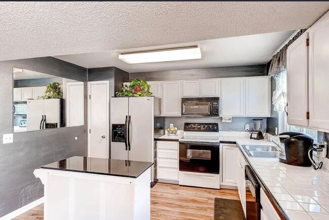 Building Photo - 19461 E Navarro Dr