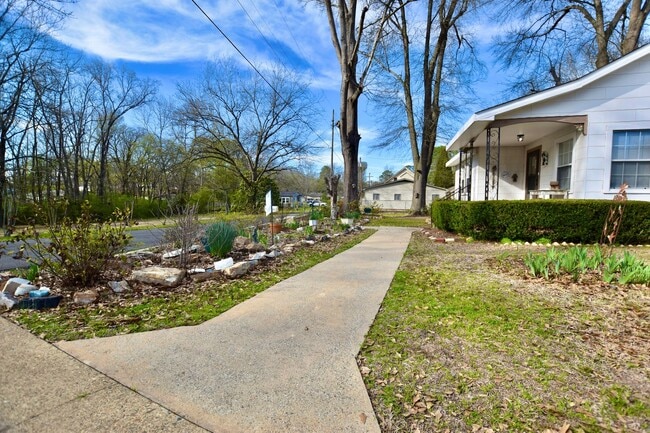 Building Photo - 1623 Texas St