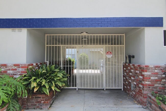 Building Photo - 3920 Redondo Beach Blvd