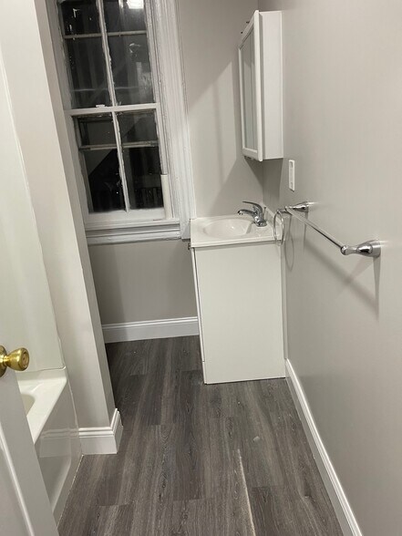 Bathroom - 19 Greenwood Hill St