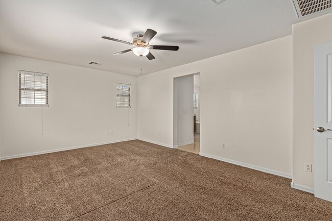 Building Photo - SPACIOUS 4BR/3BA in Peoria!