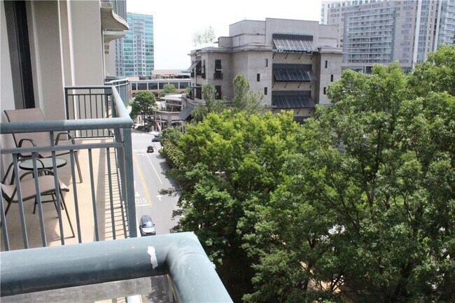 Building Photo - 3040 Peachtree Rd NW