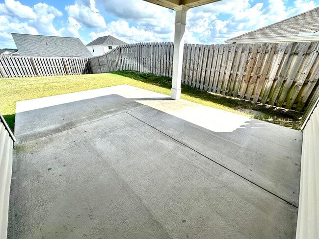 Building Photo - 822 Goodale Dr