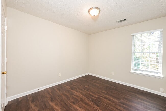 Building Photo - 86 Springbottom Dr SE